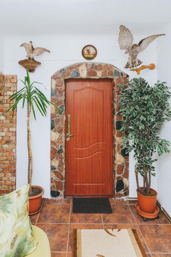 Отель Casa Vinco Vici Турда Экстерьер фото