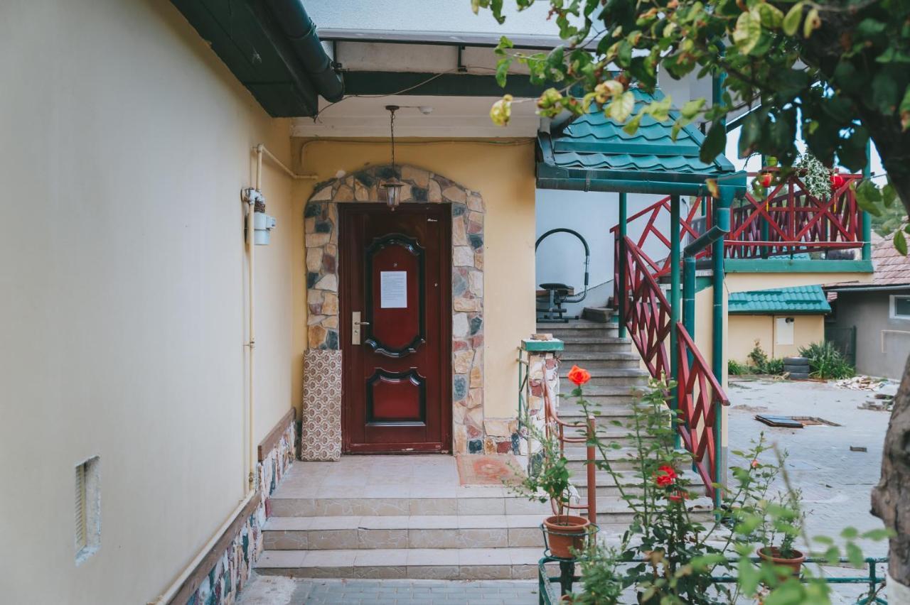 Отель Casa Vinco Vici Турда Экстерьер фото