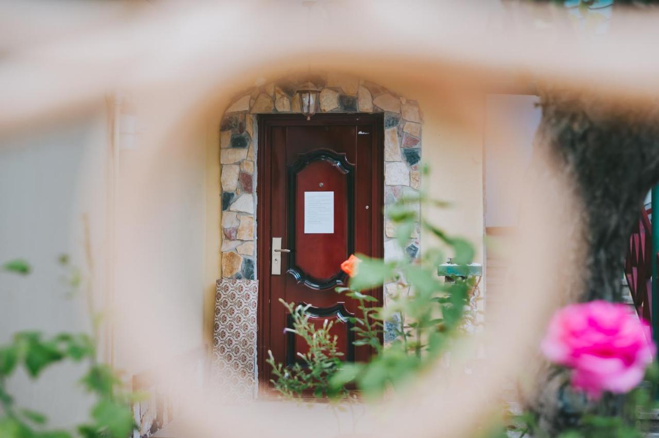 Отель Casa Vinco Vici Турда Экстерьер фото