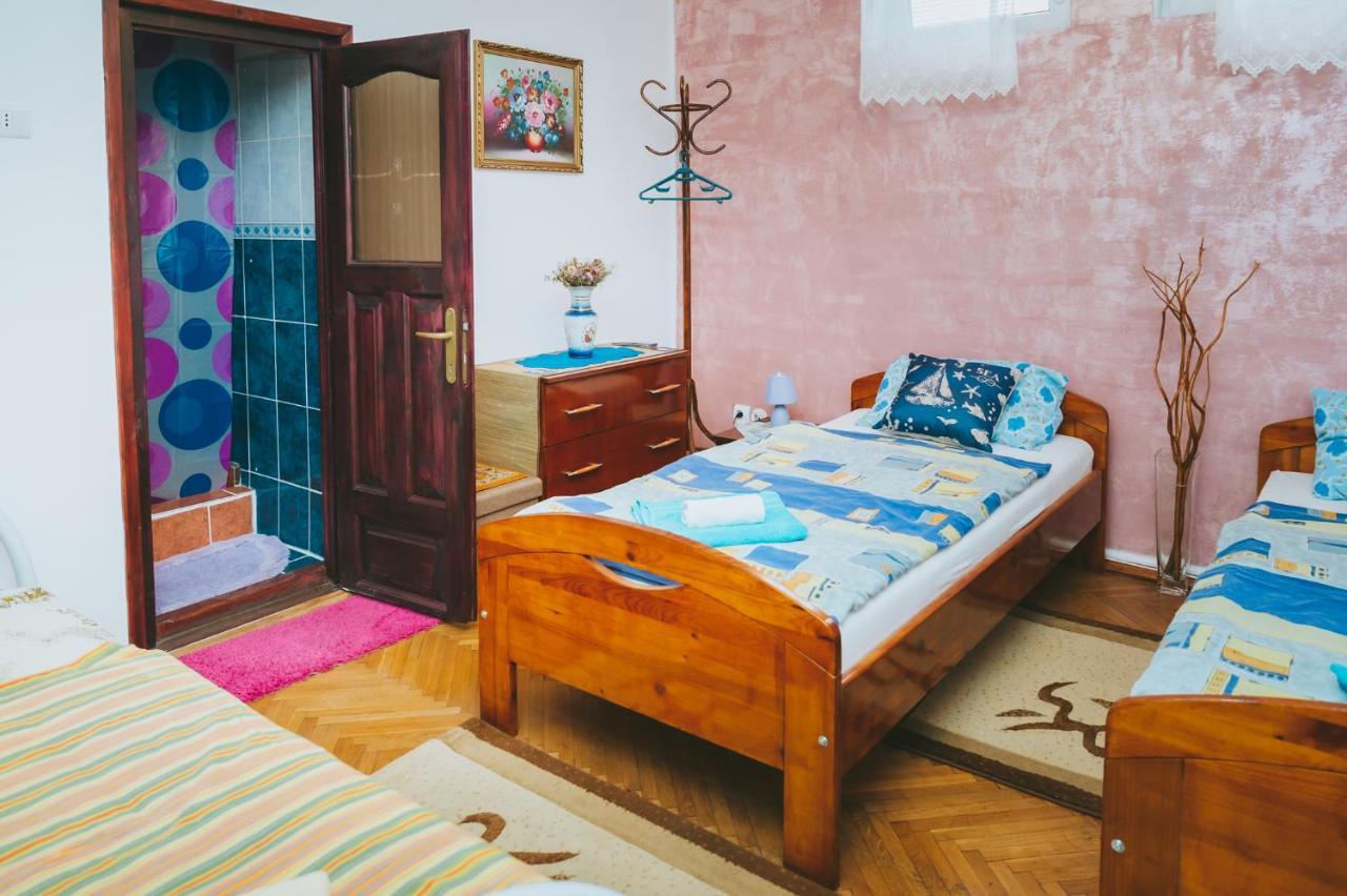 Отель Casa Vinco Vici Турда Экстерьер фото
