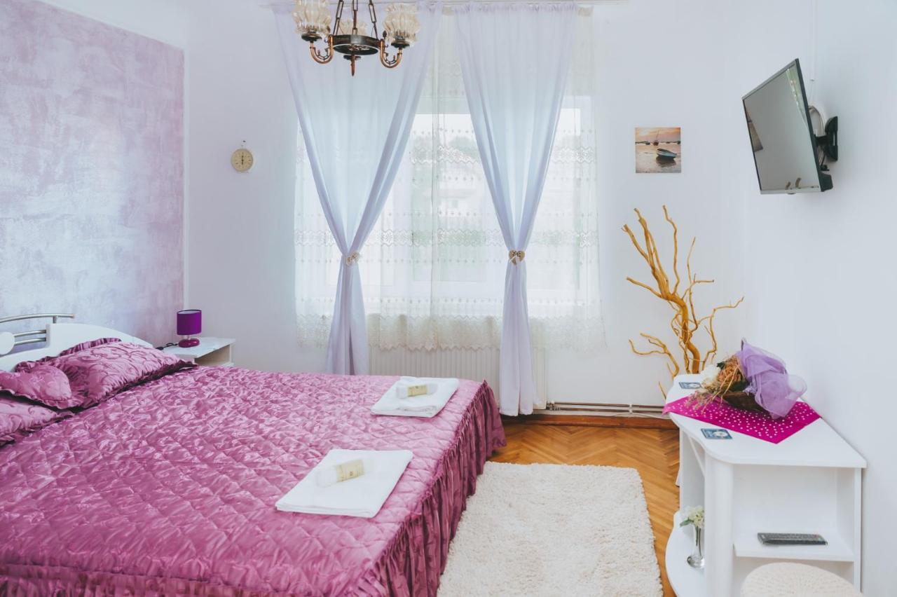 Отель Casa Vinco Vici Турда Экстерьер фото