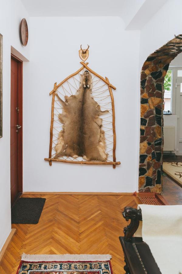 Отель Casa Vinco Vici Турда Экстерьер фото