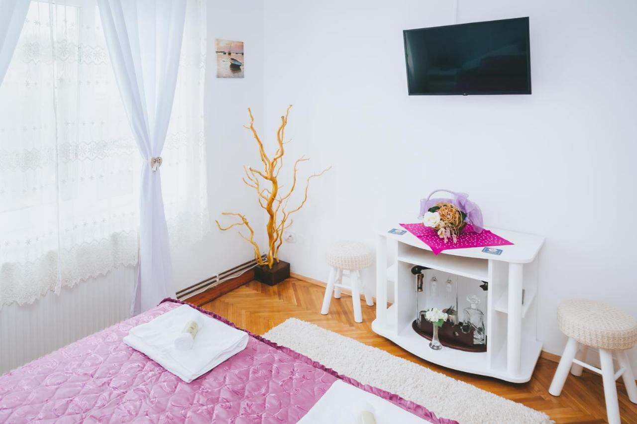 Отель Casa Vinco Vici Турда Экстерьер фото