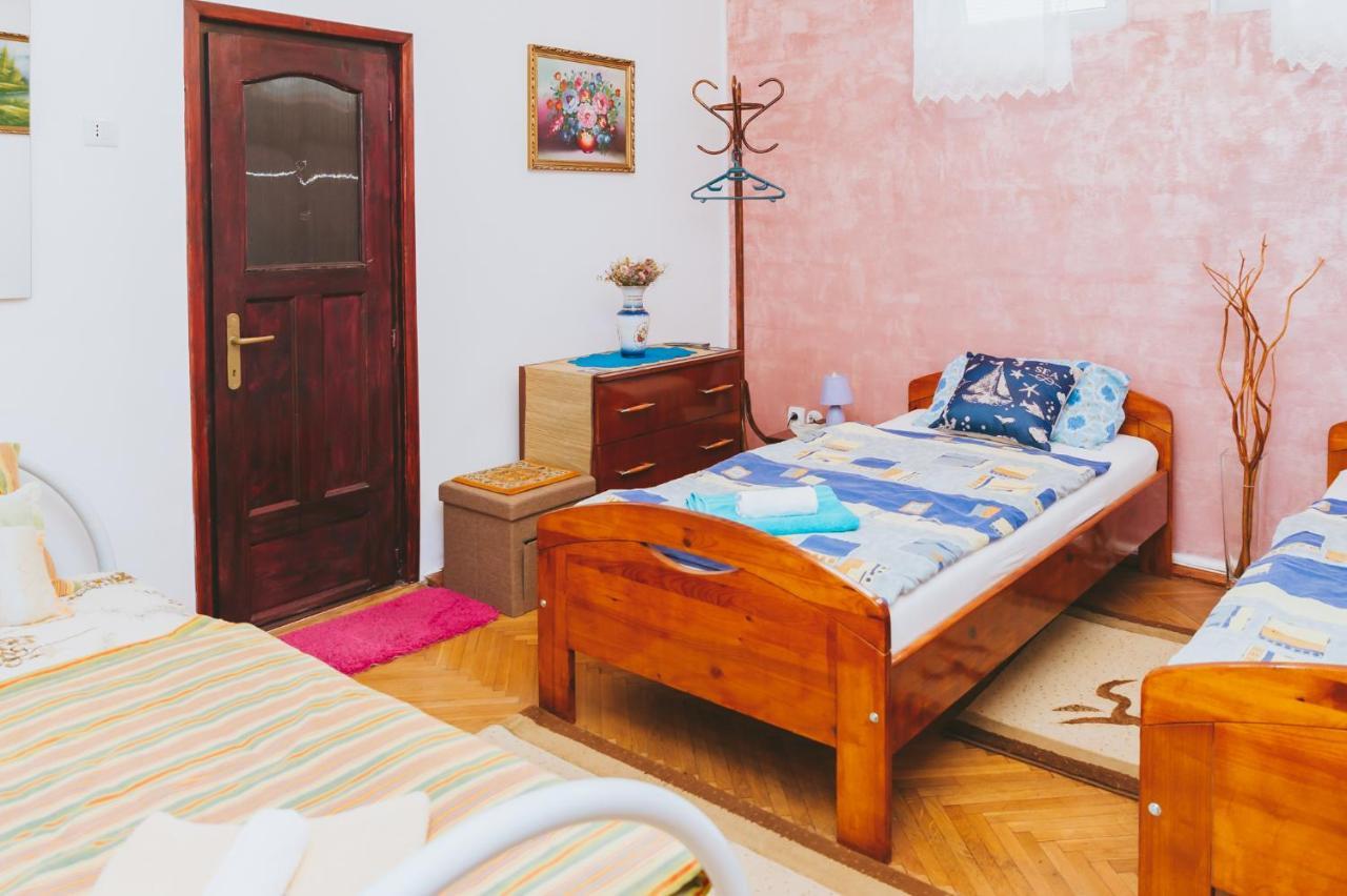 Отель Casa Vinco Vici Турда Экстерьер фото