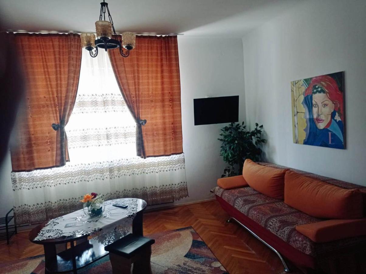 Отель Casa Vinco Vici Турда Экстерьер фото