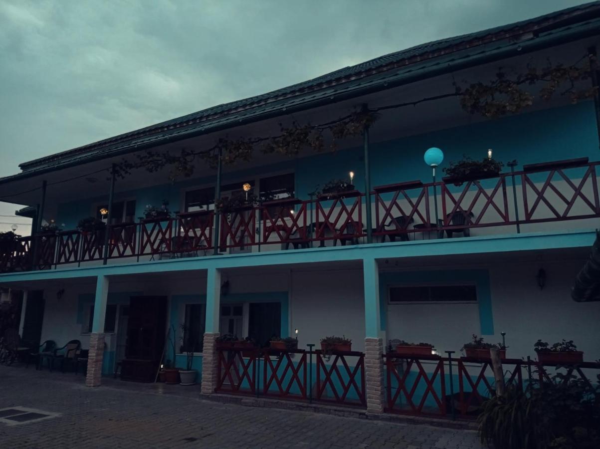 Отель Casa Vinco Vici Турда Экстерьер фото