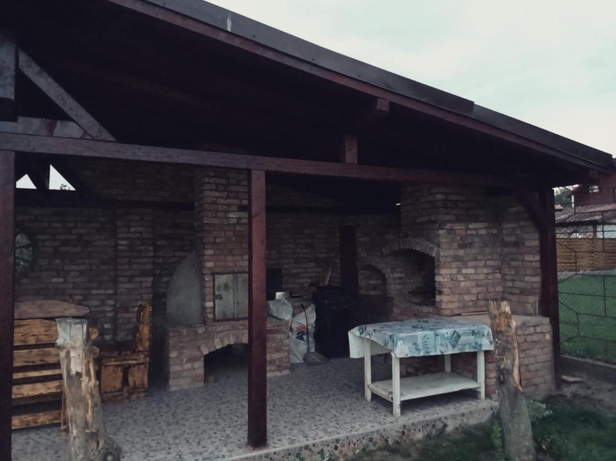 Отель Casa Vinco Vici Турда Экстерьер фото