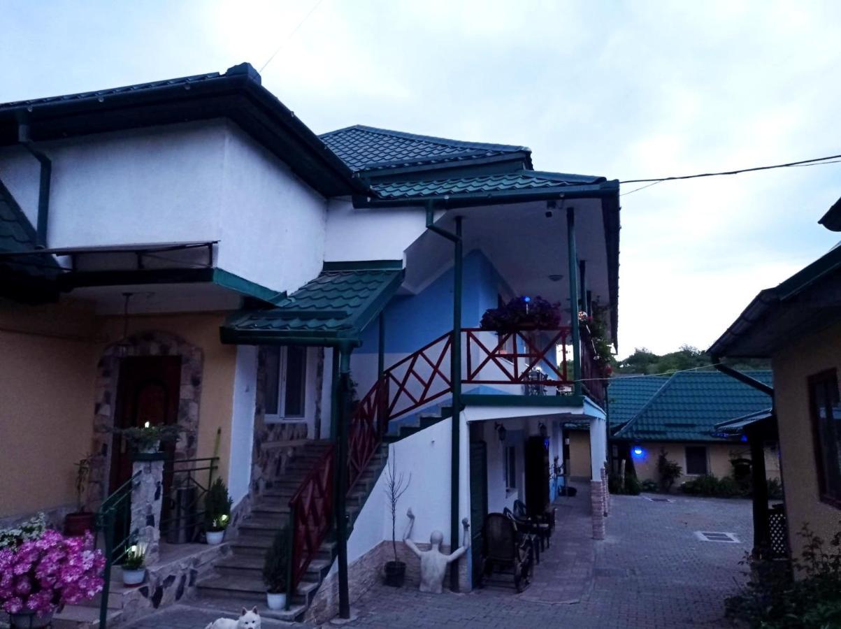Отель Casa Vinco Vici Турда Экстерьер фото