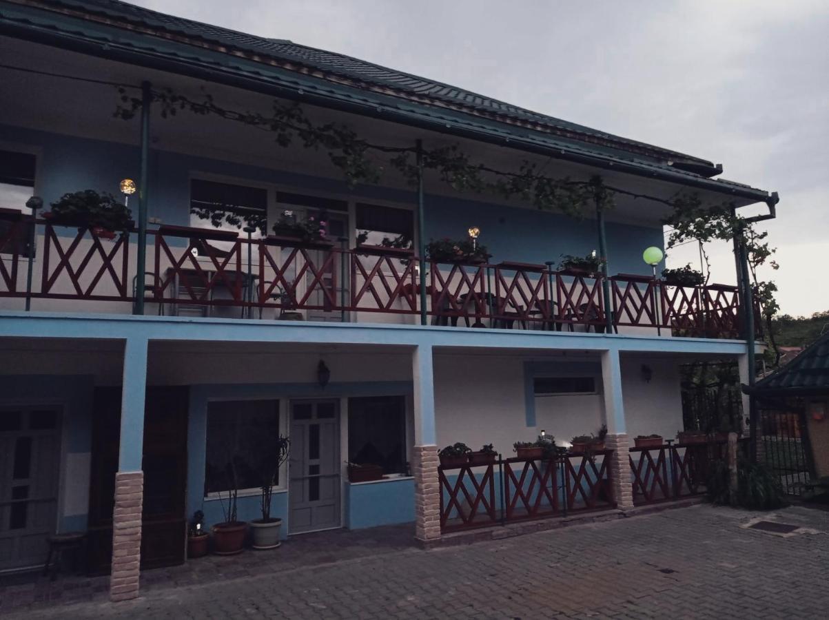 Отель Casa Vinco Vici Турда Экстерьер фото